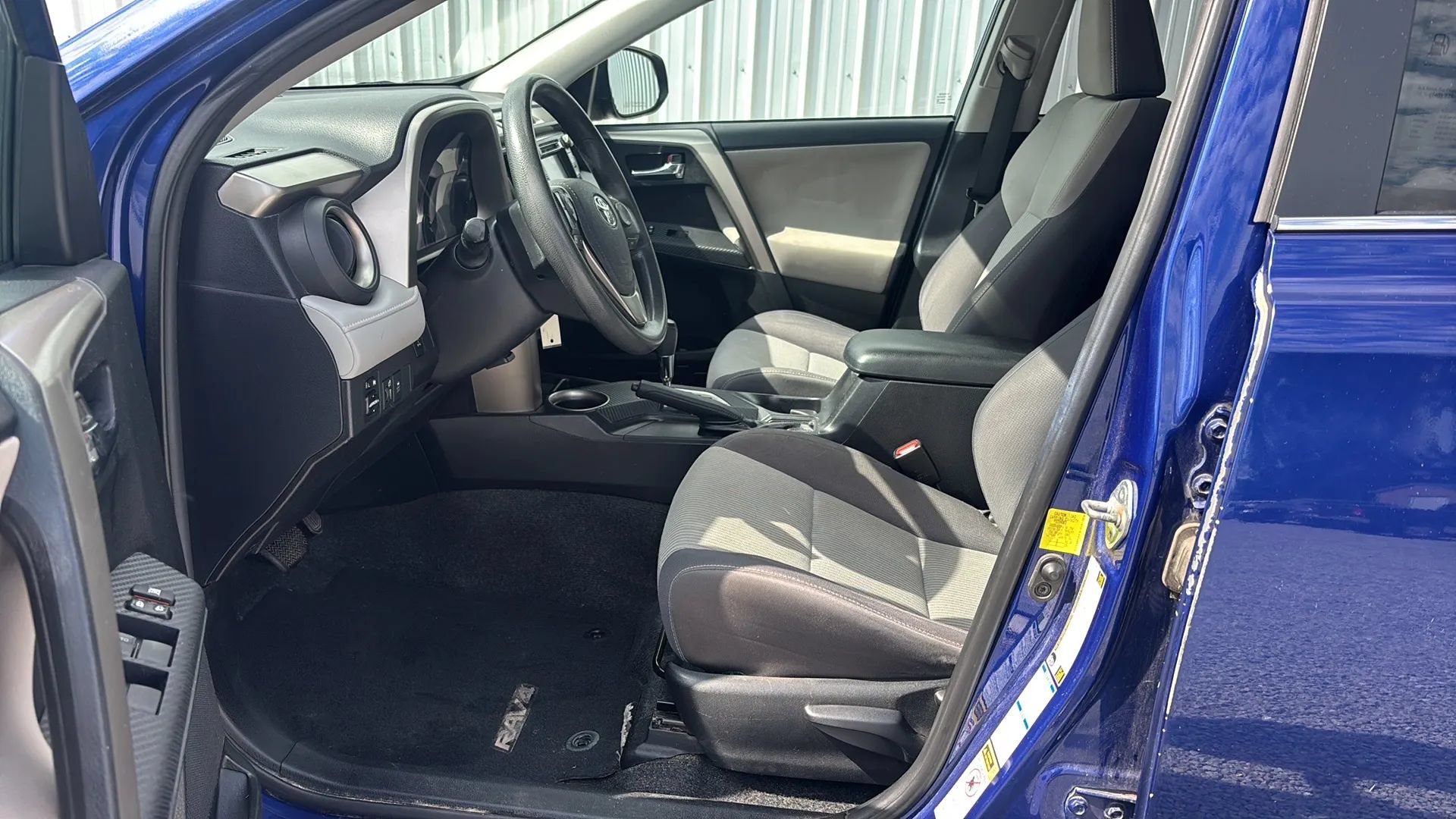Used 2015 Toyota RAV4 XLE AWD/4WD image 18