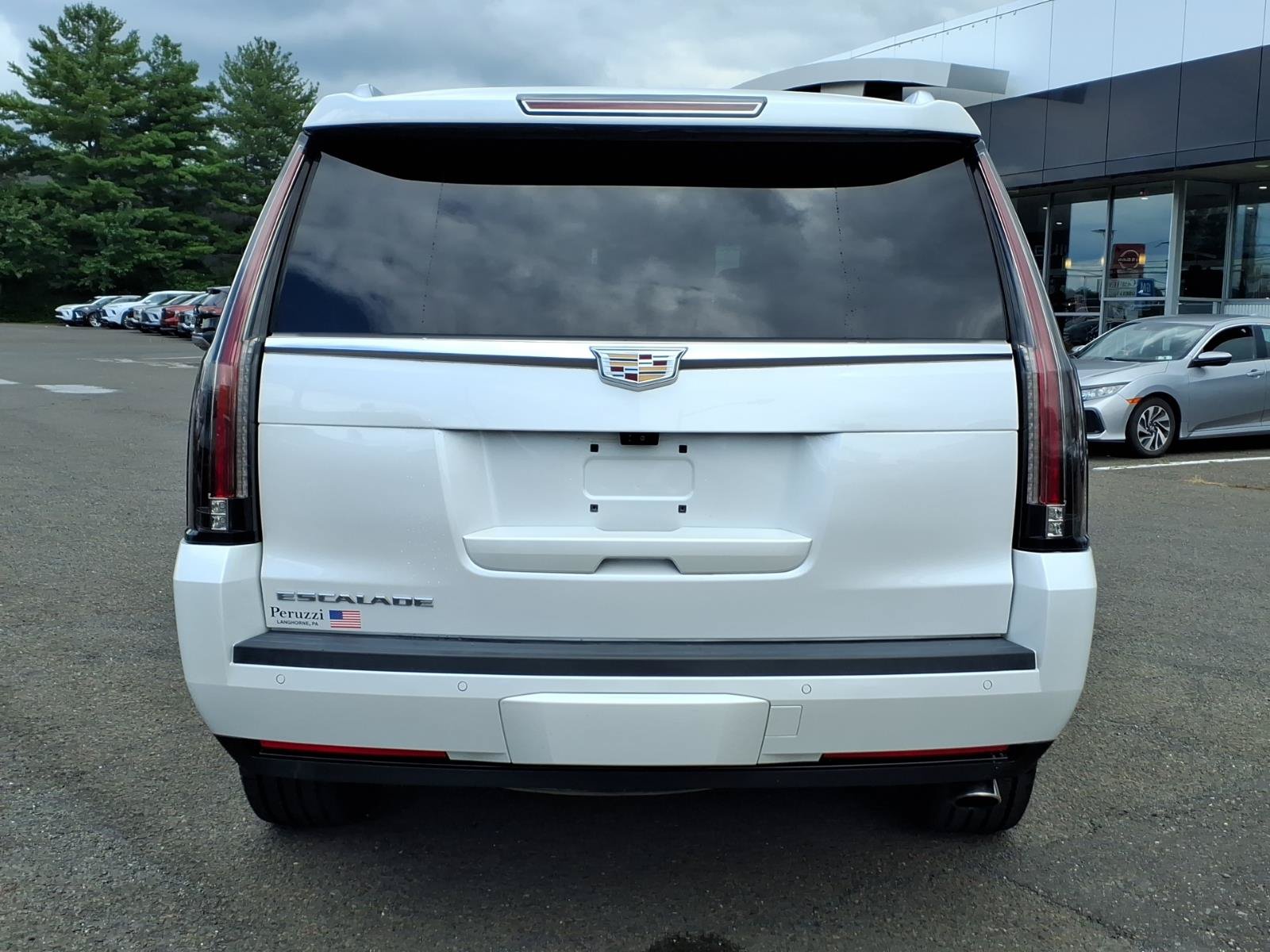 Used 2019 Cadillac Escalade Premium Luxury AWD/4WD image 4