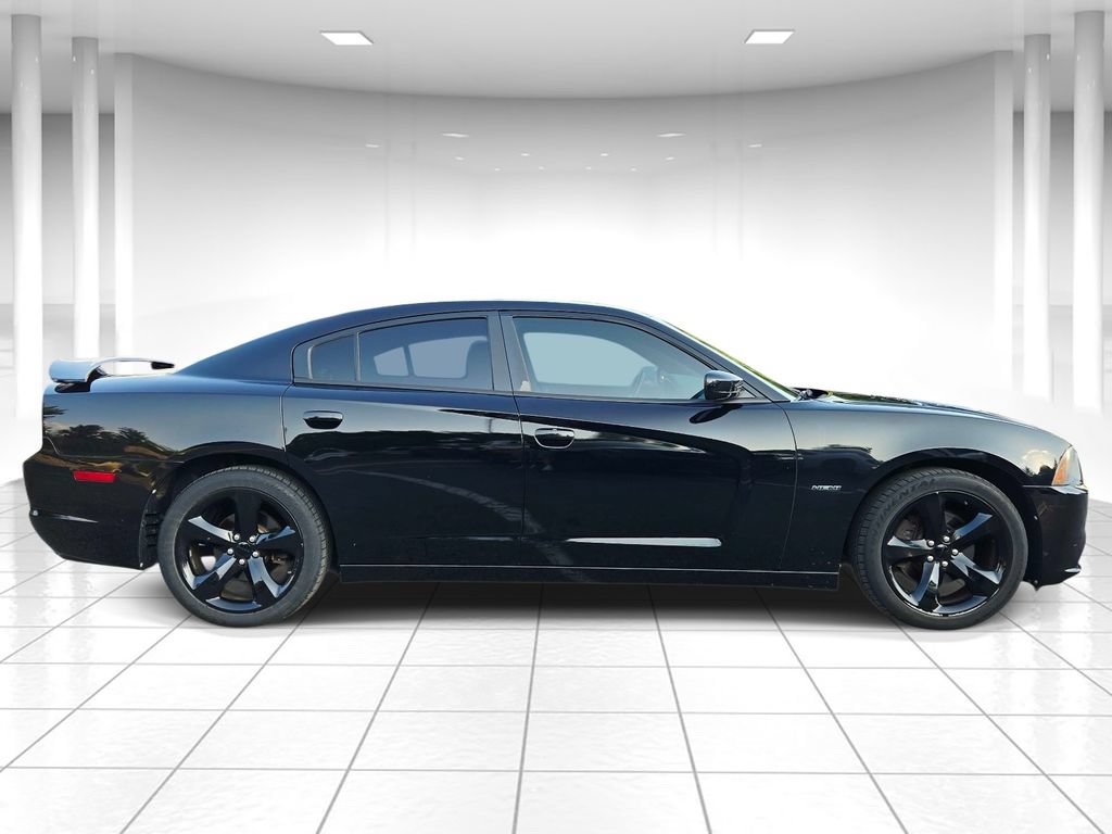 Used 2013 Dodge Charger R/T w/ Blacktop Pkg RWD image 2