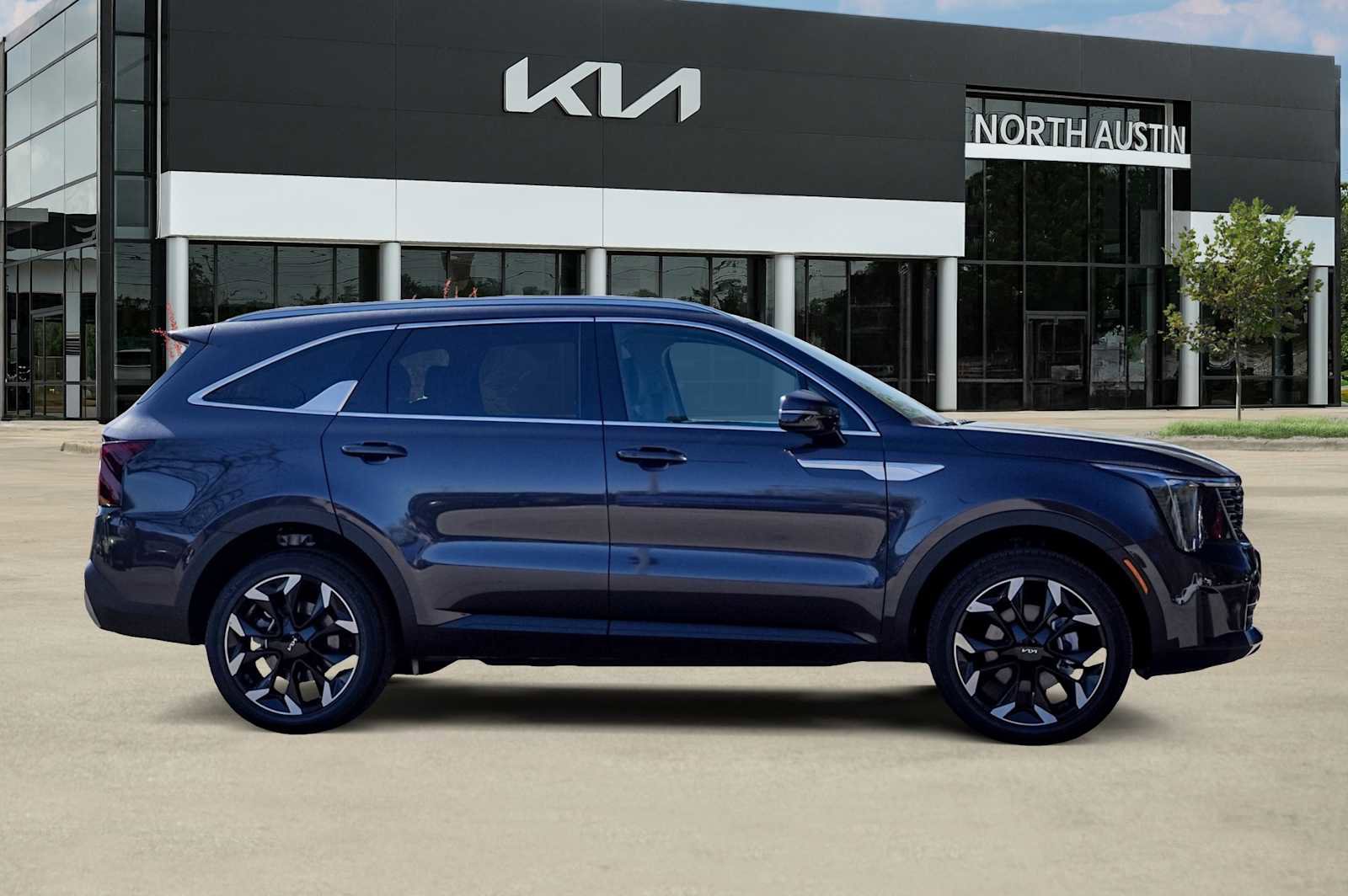 Certified 2025 Kia Sorento EX w/ Panoramic Sunroof Package image 6