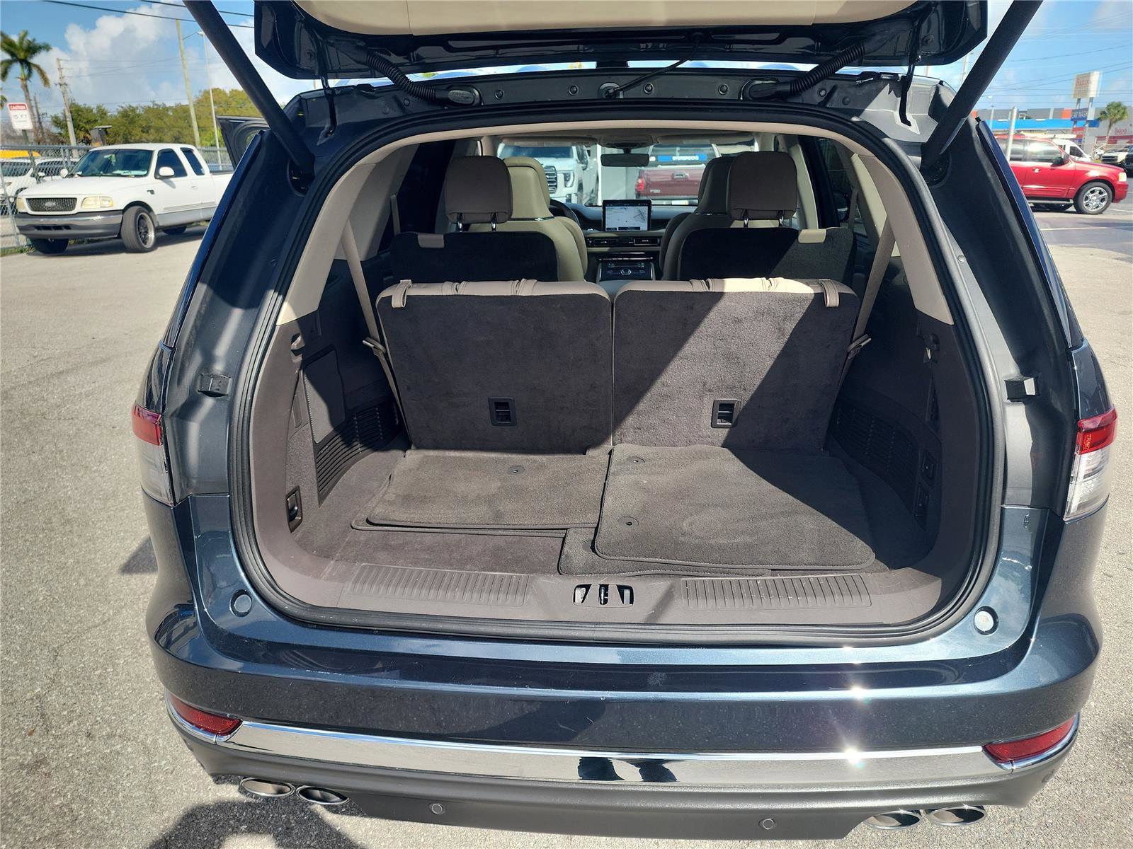 Used 2023 Lincoln Aviator Reserve w/ Equipment Group 201A image 20