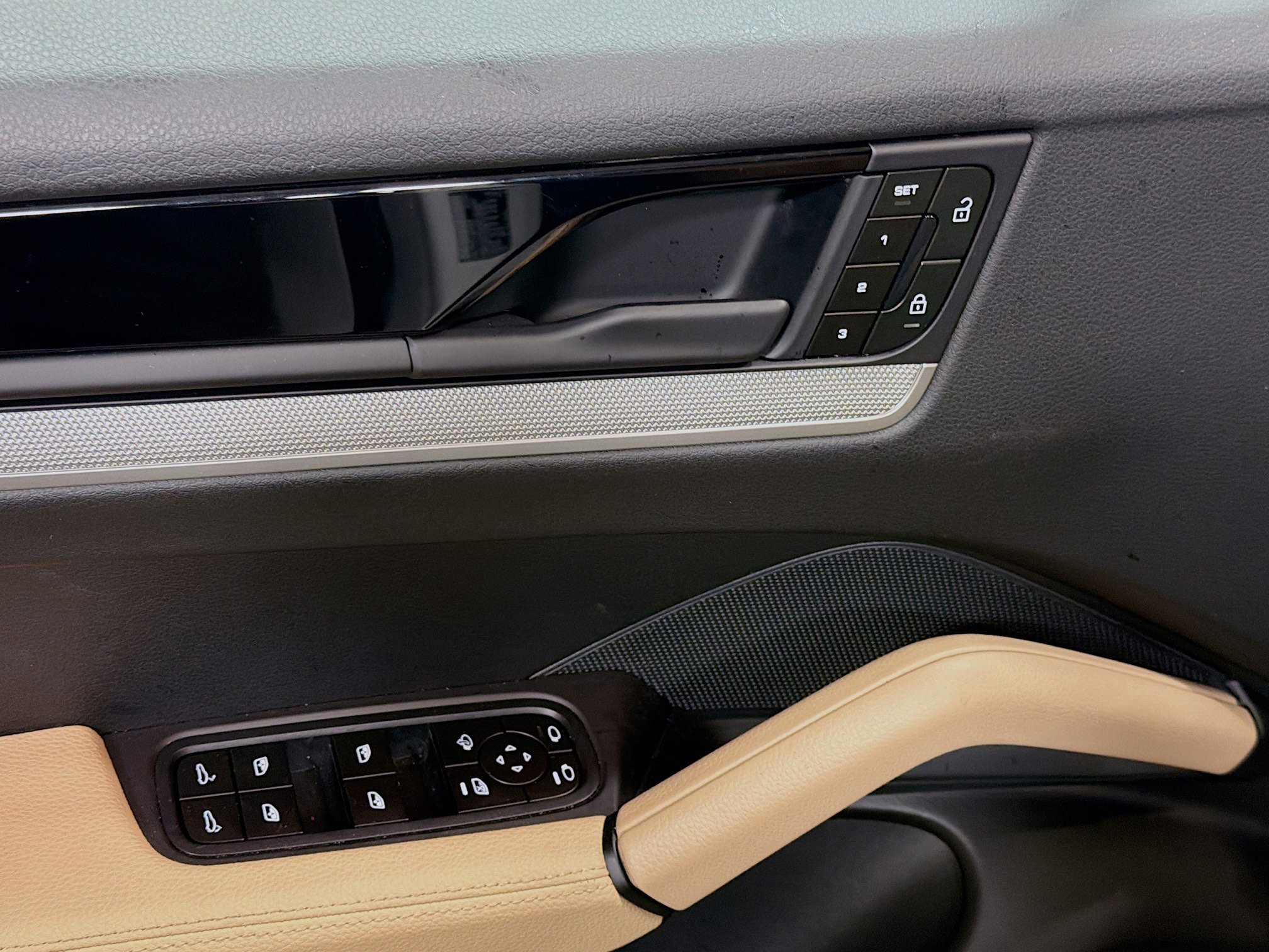 Certified 2025 Porsche Cayenne image 23