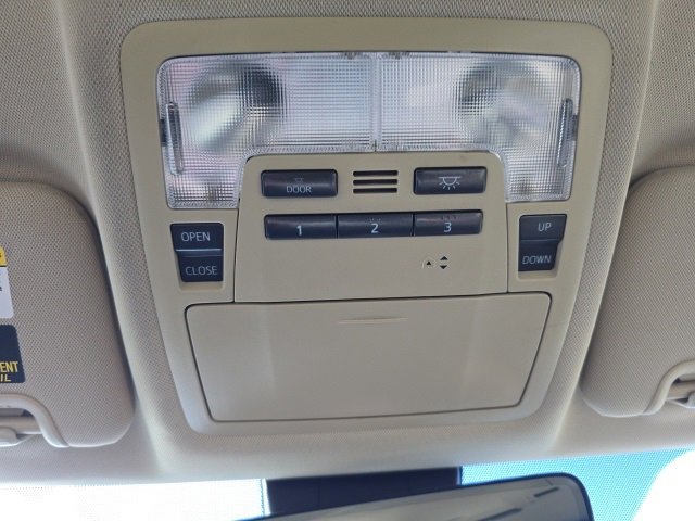 Used 2019 Toyota Highlander Limited image 21