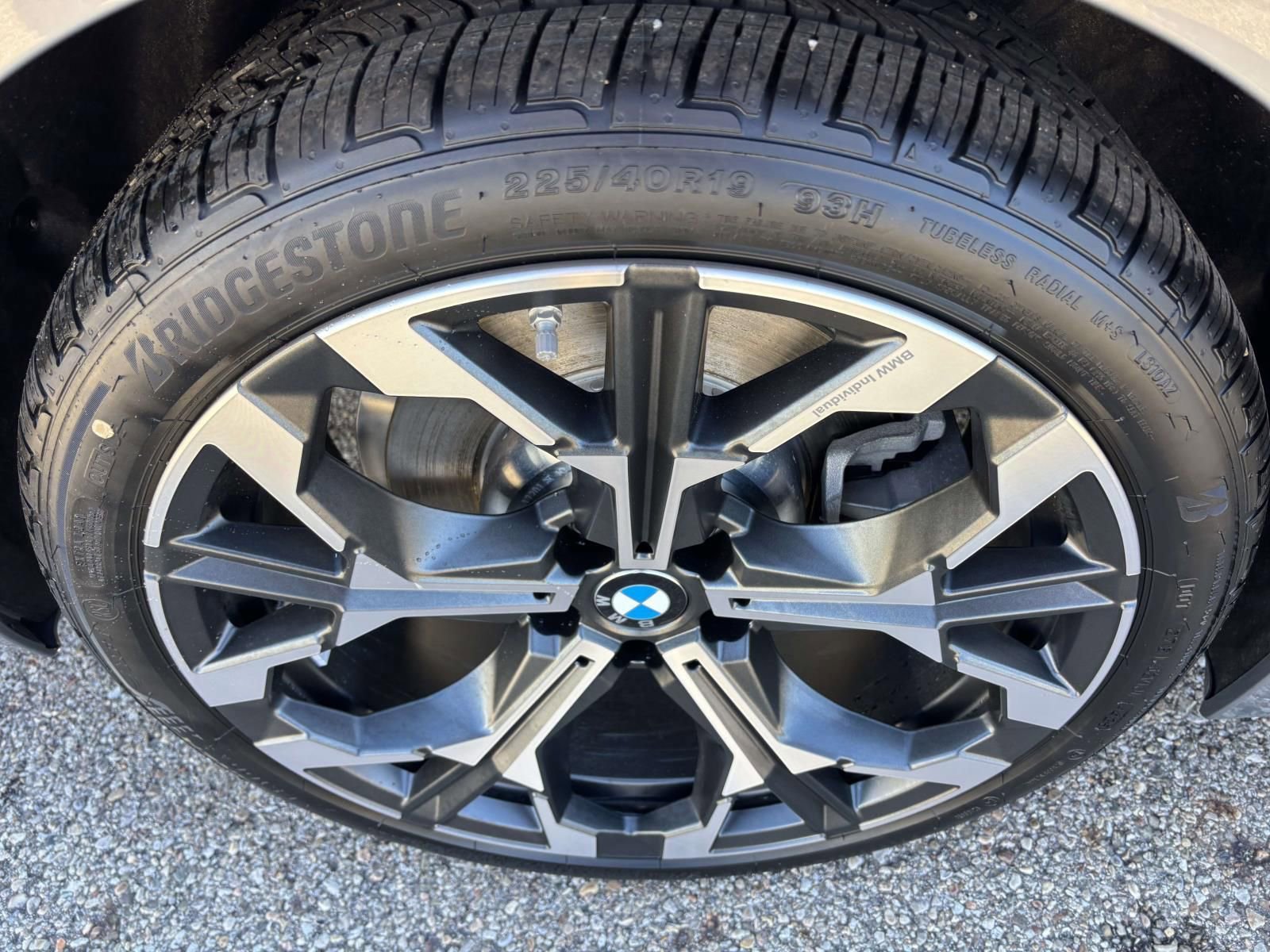 New 2026 BMW 330i xDrive Sedan w/ Premium Package AWD/4WD image 10