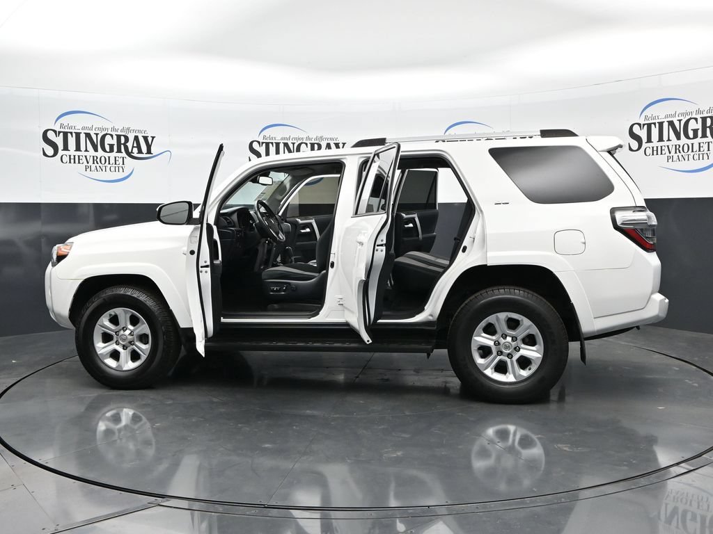 Used 2020 Toyota 4Runner SR5 AWD/4WD image 37