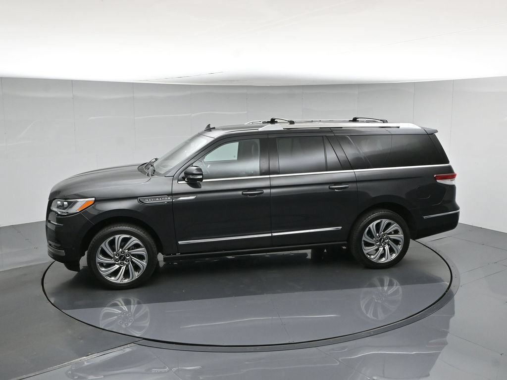 Used 2023 Lincoln Navigator L Reserve AWD/4WD image 47