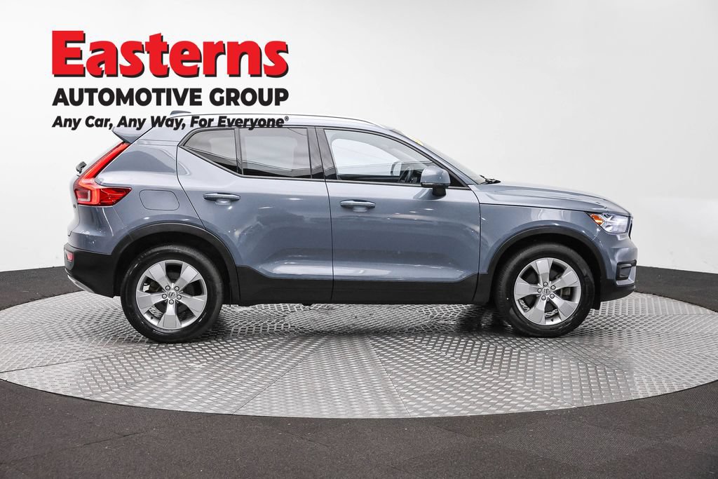 Used 2021 Volvo XC40 T4 Momentum FWD image 4