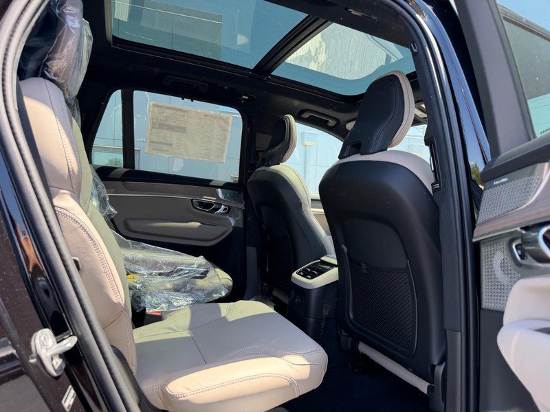 New 2026 Volvo XC90 T8 Ultra w/ Lounge Package AWD/4WD image 4
