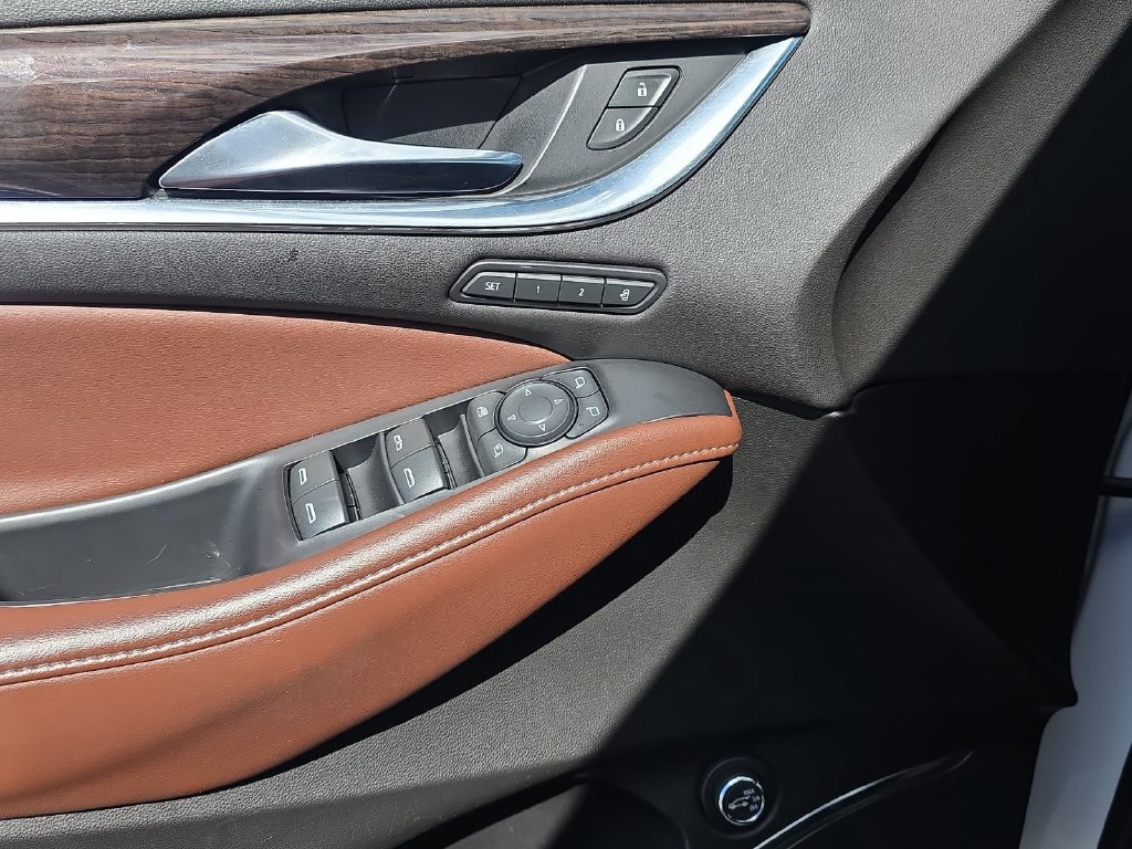 Used 2021 Buick Enclave Avenir w/ Avenir Technology Package AWD/4WD image 28