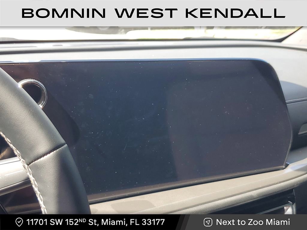 Used 2025 Chevrolet Traverse LT w/ Driver Confidence Package image 18