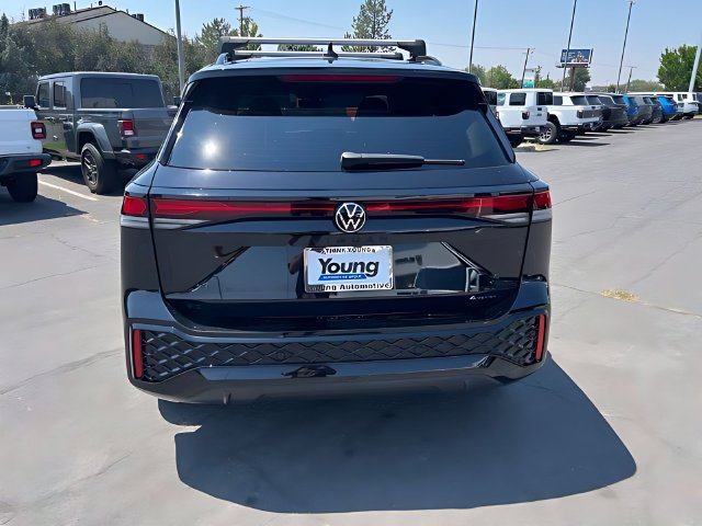 Used 2025 Volkswagen Tiguan SE R-Line AWD/4WD image 4