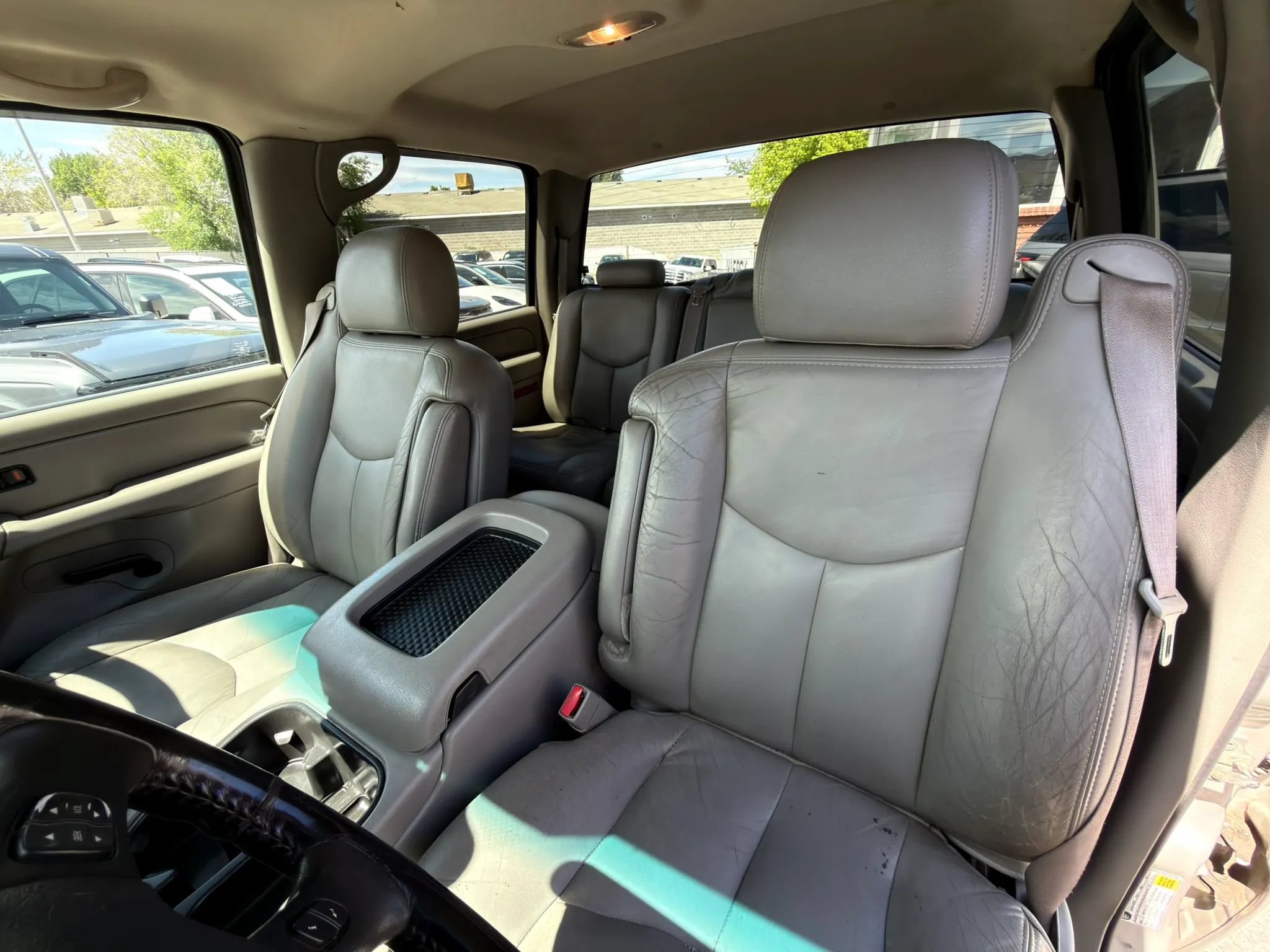Used 2006 GMC Sierra 2500 SLT w/ Heavy-Duty Power Package AWD/4WD image 36