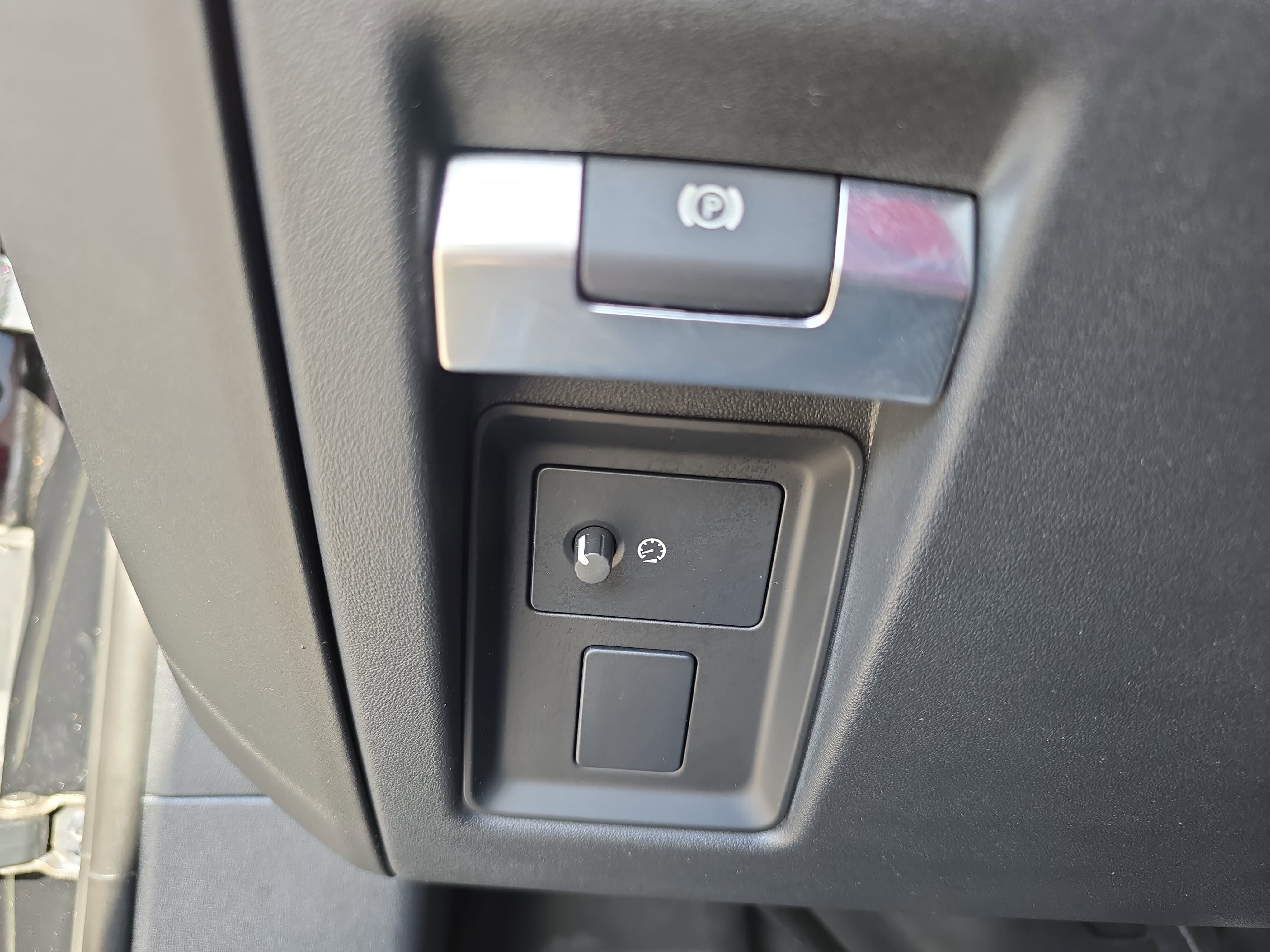 Certified 2024 Land Rover Defender 110 V8 image 25