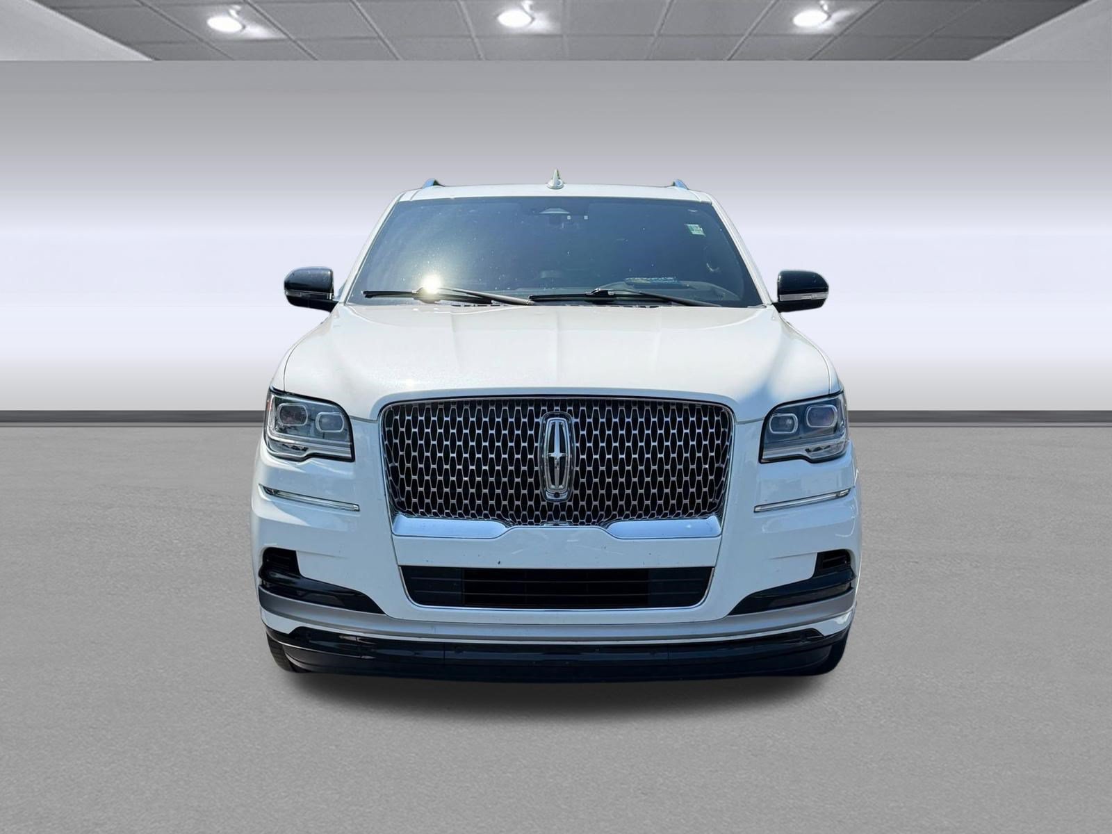 Used 2022 Lincoln Navigator Reserve AWD/4WD image 4