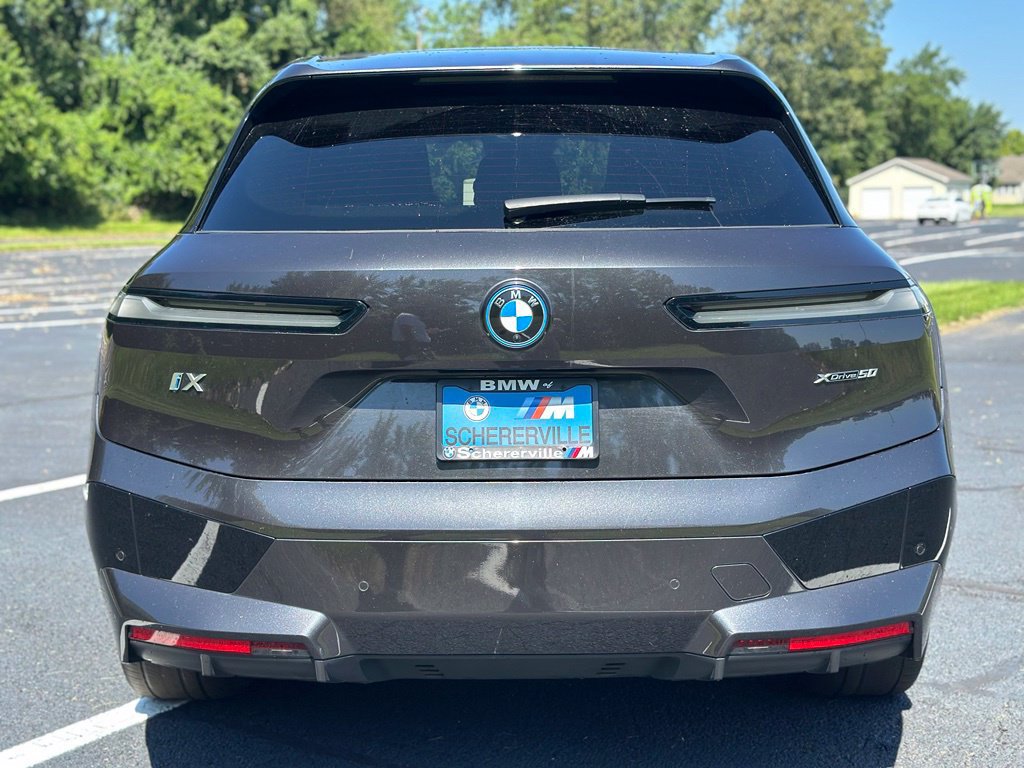 Used 2022 BMW iX xDrive50 w/ Sport Package AWD/4WD image 9