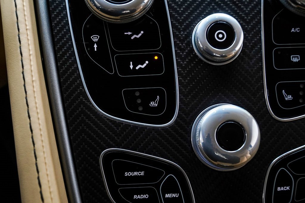 Used 2017 Aston Martin Vanquish Coupe image 29