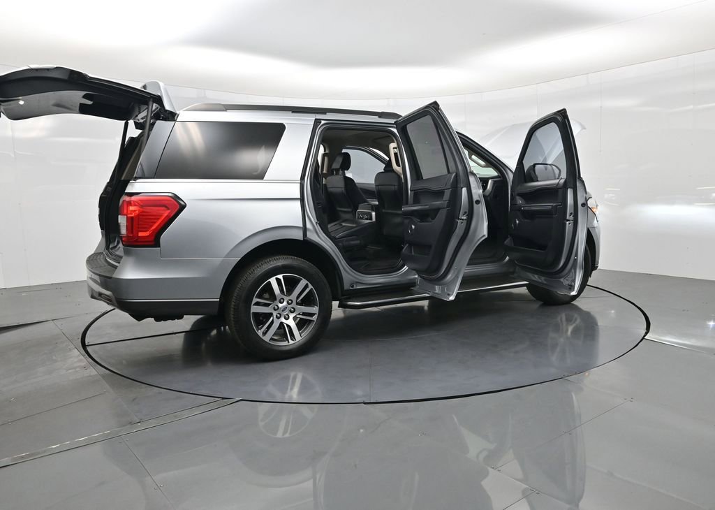 Used 2022 Ford Expedition XLT image 38
