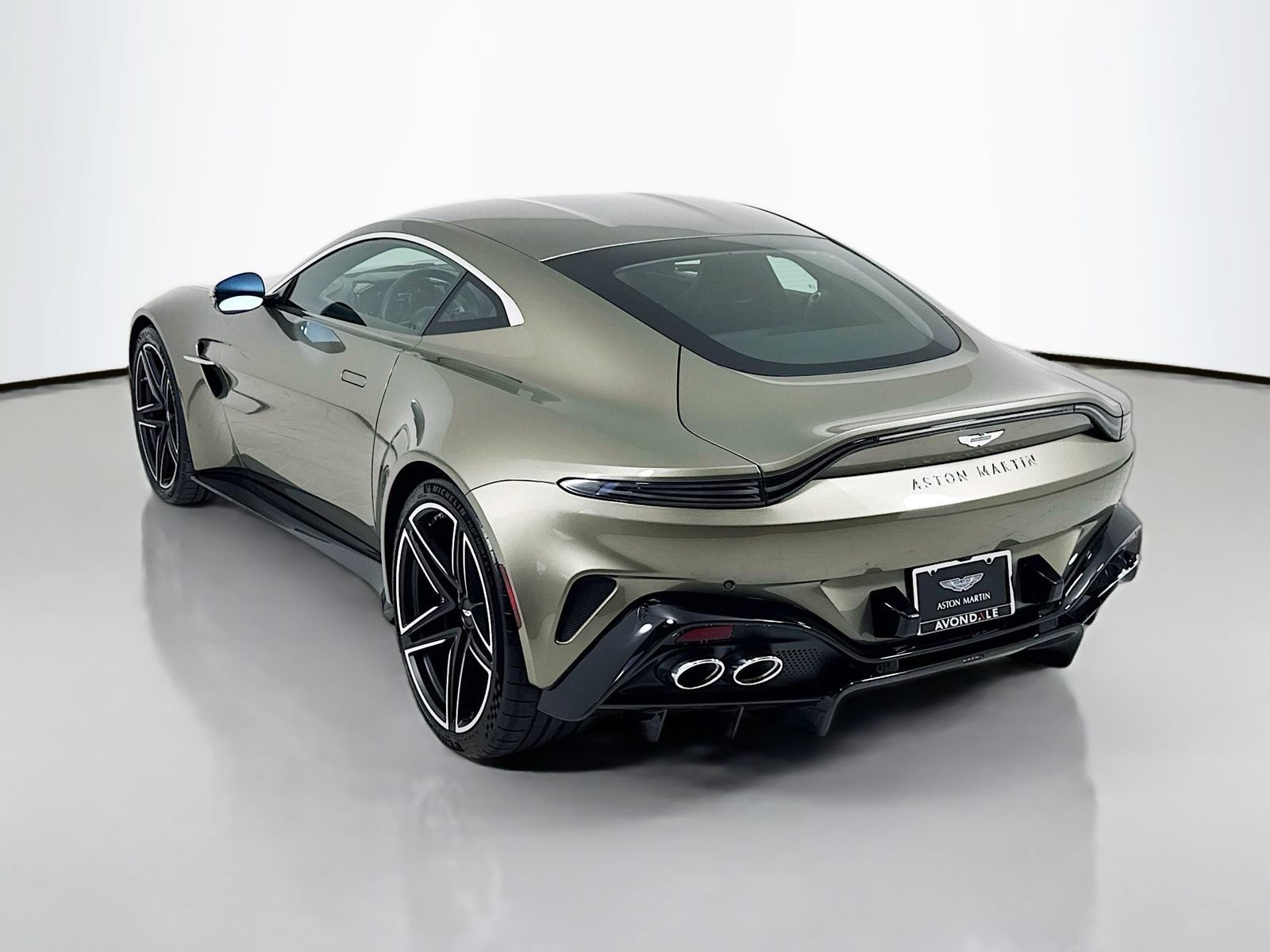 Used 2025 Aston Martin V8 Vantage Coupe RWD image 5
