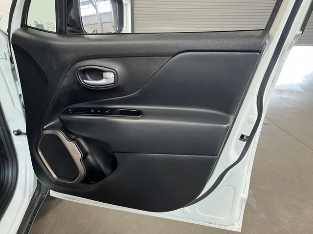 Used 2023 Jeep Renegade Latitude AWD/4WD image 12