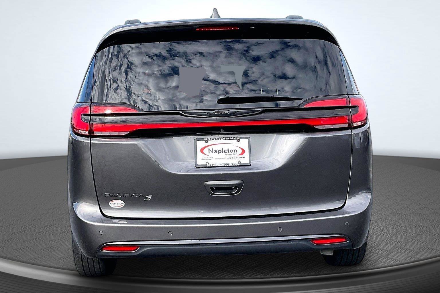 Used 2021 Chrysler Pacifica Touring-L w/ S Appearance Package FWD image 4