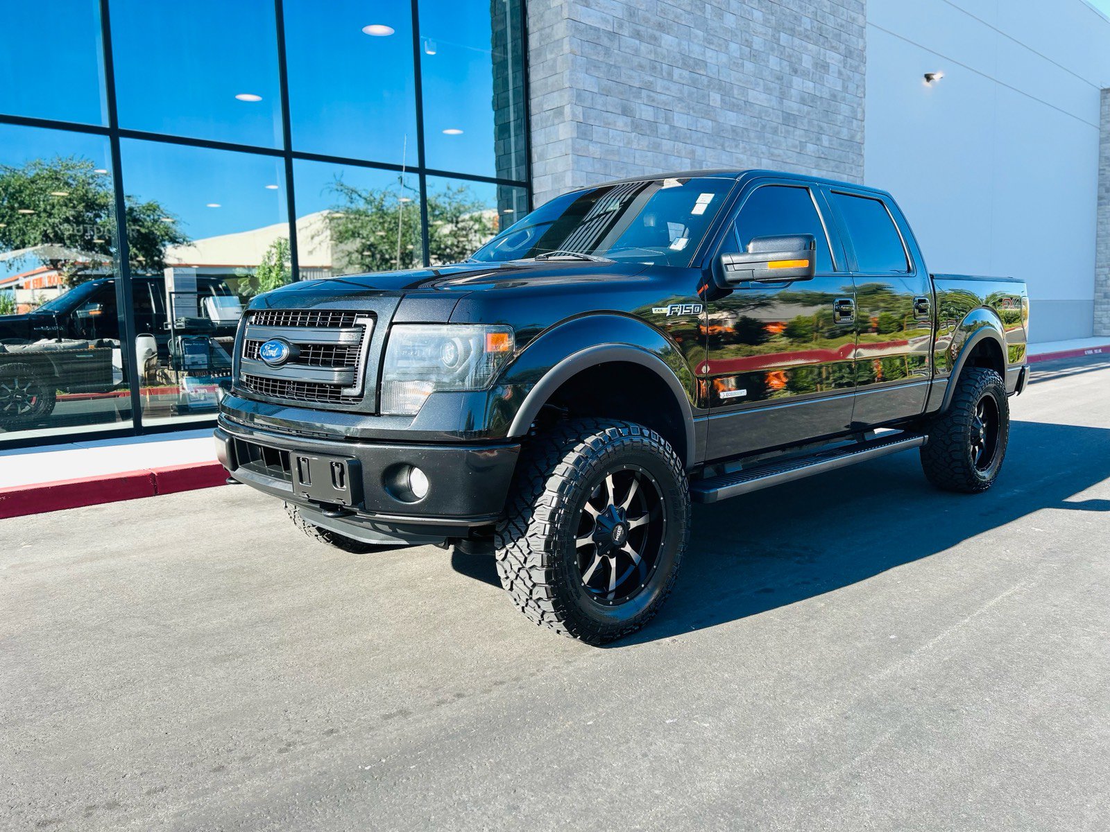 Used 2014 Ford F150 FX4 w/ Equipment Group 402A Luxury AWD/4WD image 6
