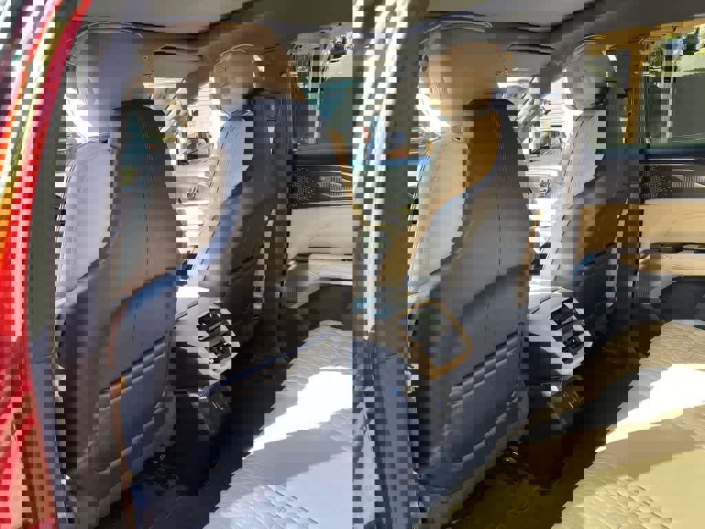 Certified 2025 Cadillac Lyriq Luxury w/ Nappa Leather Package AWD/4WD image 16