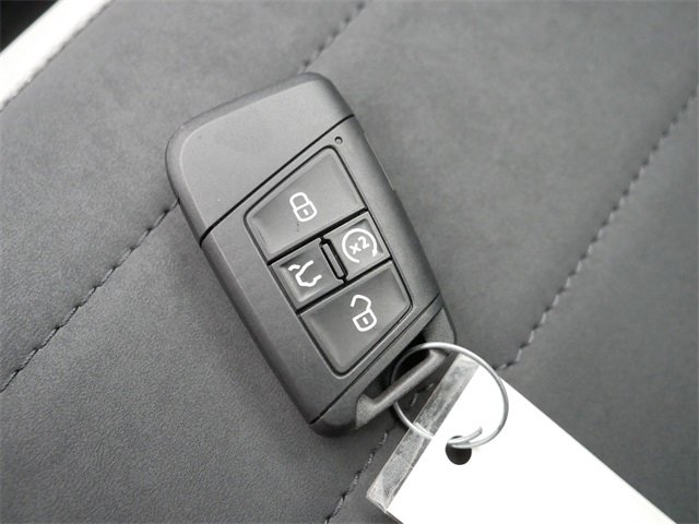 Certified 2025 Volkswagen Taos SE image 37