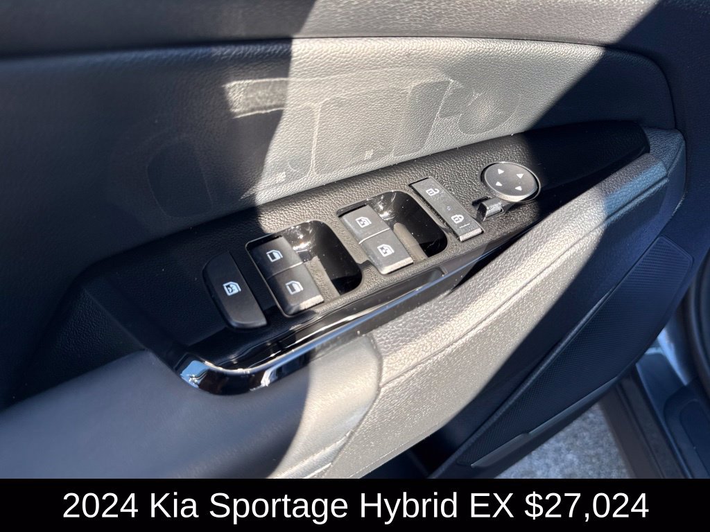 Used 2024 Kia Sportage EX AWD/4WD image 12