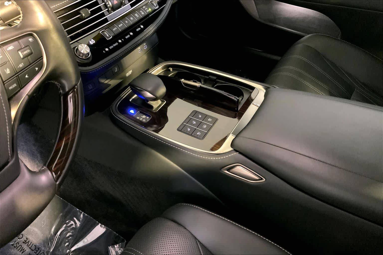 Certified 2023 Lexus LS 500 AWD w/ Interior Upgrade Package image 17