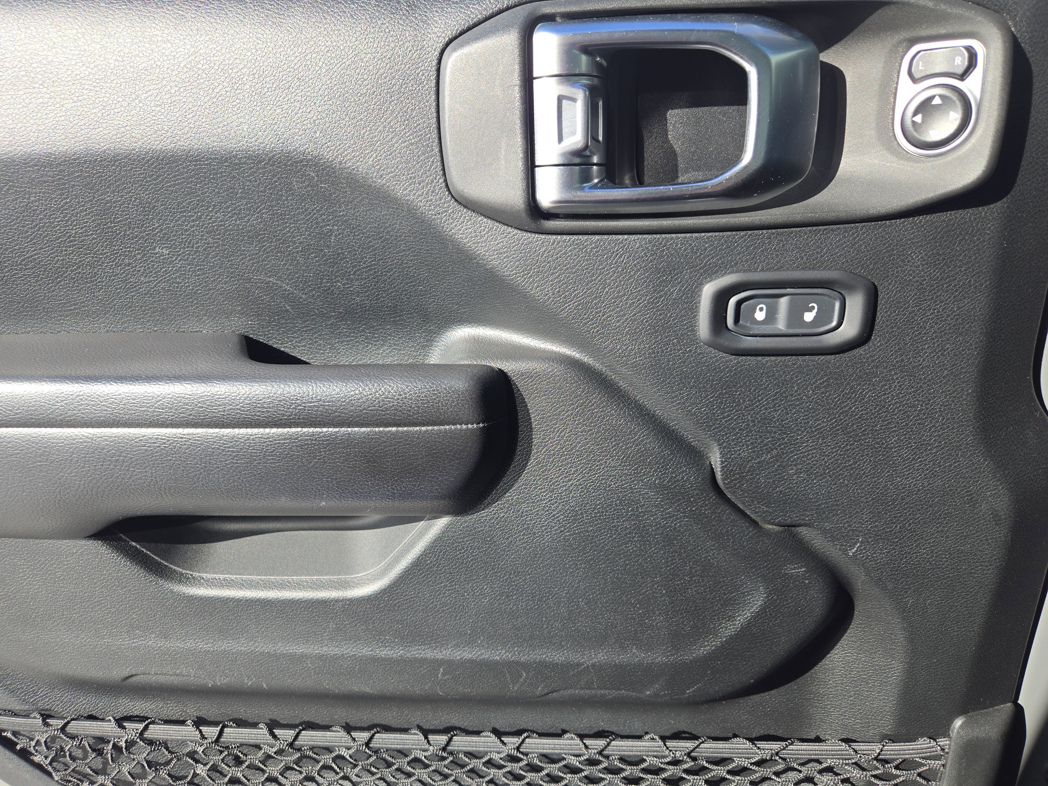 Used 2020 Jeep Wrangler Sport S image 25