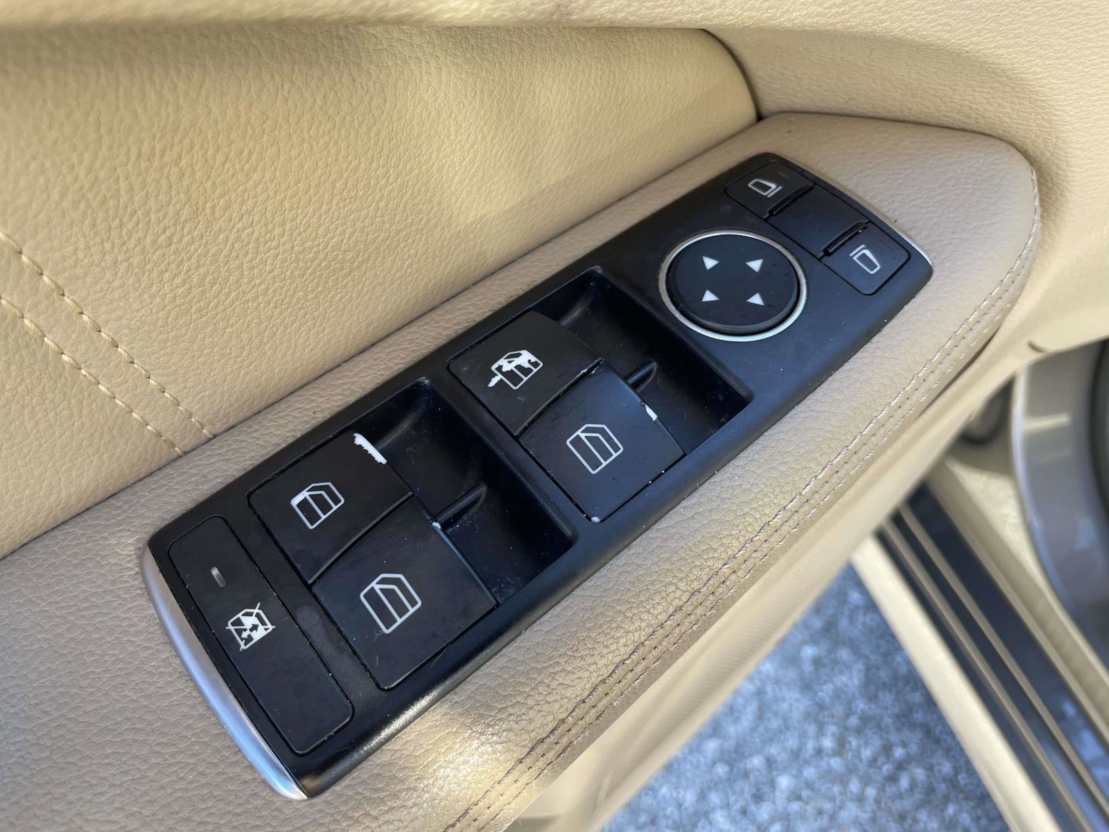 Used 2011 Mercedes-Benz E 350 4MATIC Sedan image 13