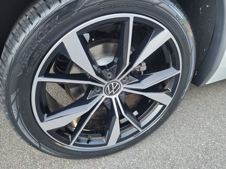 Certified 2022 Volkswagen Tiguan SEL R-Line AWD/4WD image 29