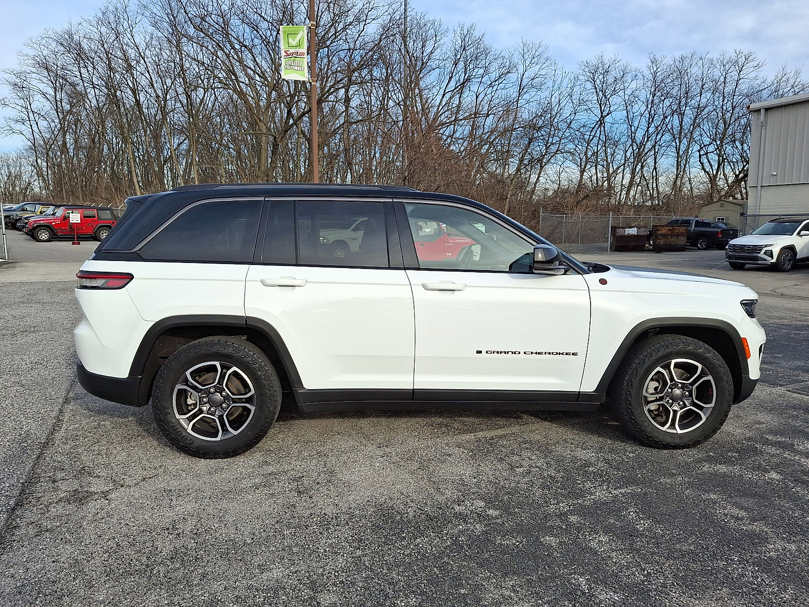 Used 2022 Jeep Grand Cherokee Trailhawk image 9