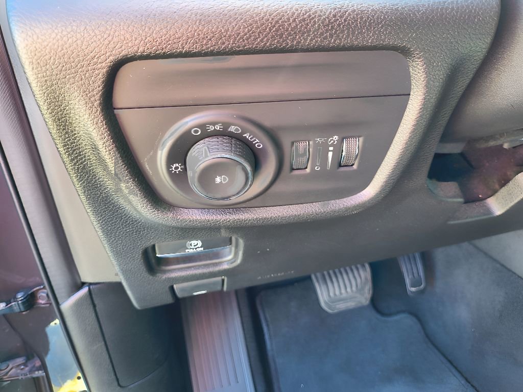 Used 2022 Jeep Grand Cherokee Limited image 16