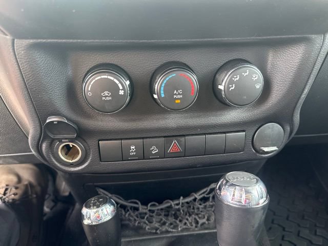 Used 2015 Jeep Wrangler Sport w/ Connectivity Group AWD/4WD image 26