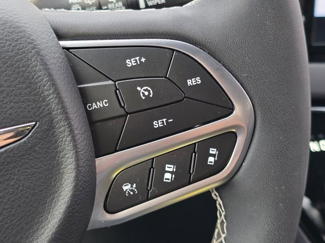 Used 2025 Chrysler Voyager LX image 15