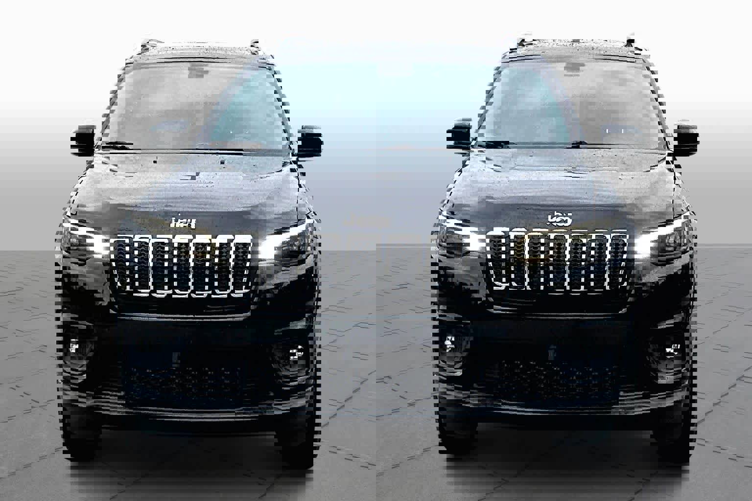 Used 2019 Jeep Cherokee Latitude Plus w/ Cold Weather Group image 4