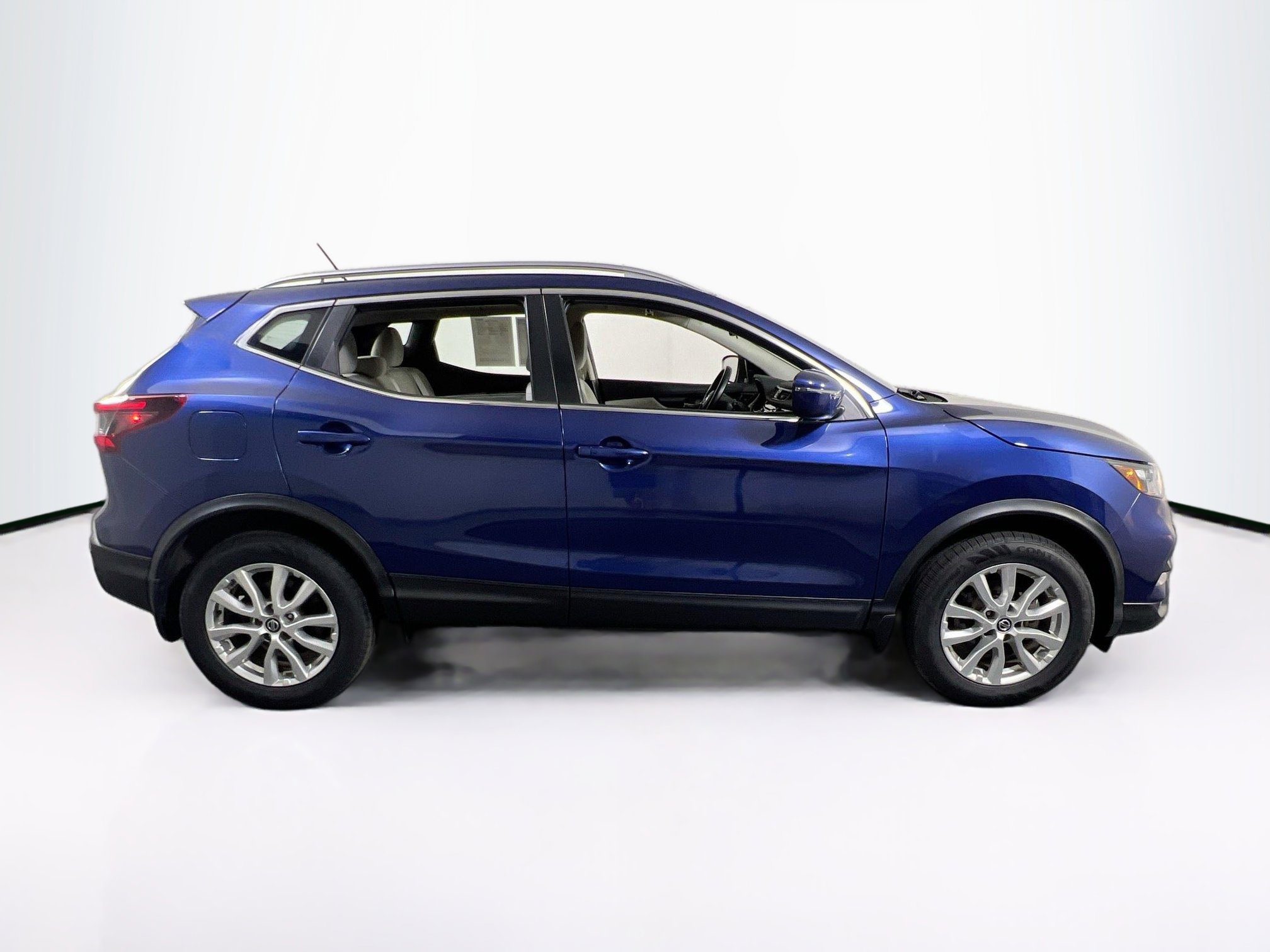 Used 2021 Nissan Rogue Sport SV AWD/4WD image 4