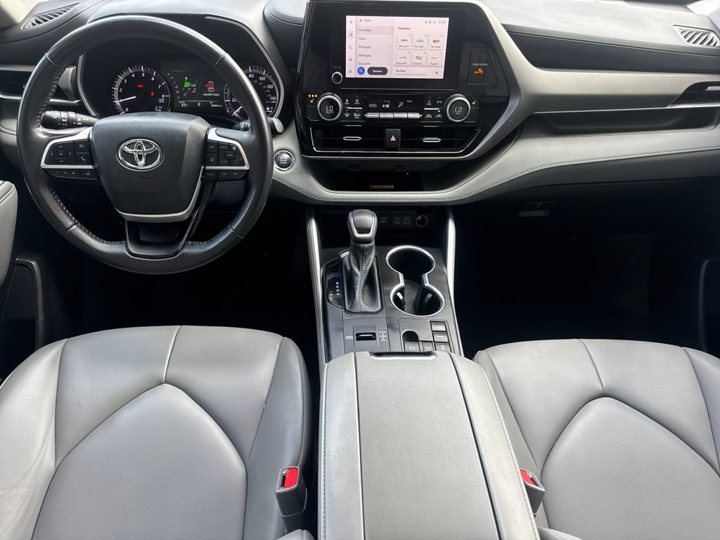 Used 2023 Toyota Highlander XLE FWD image 12