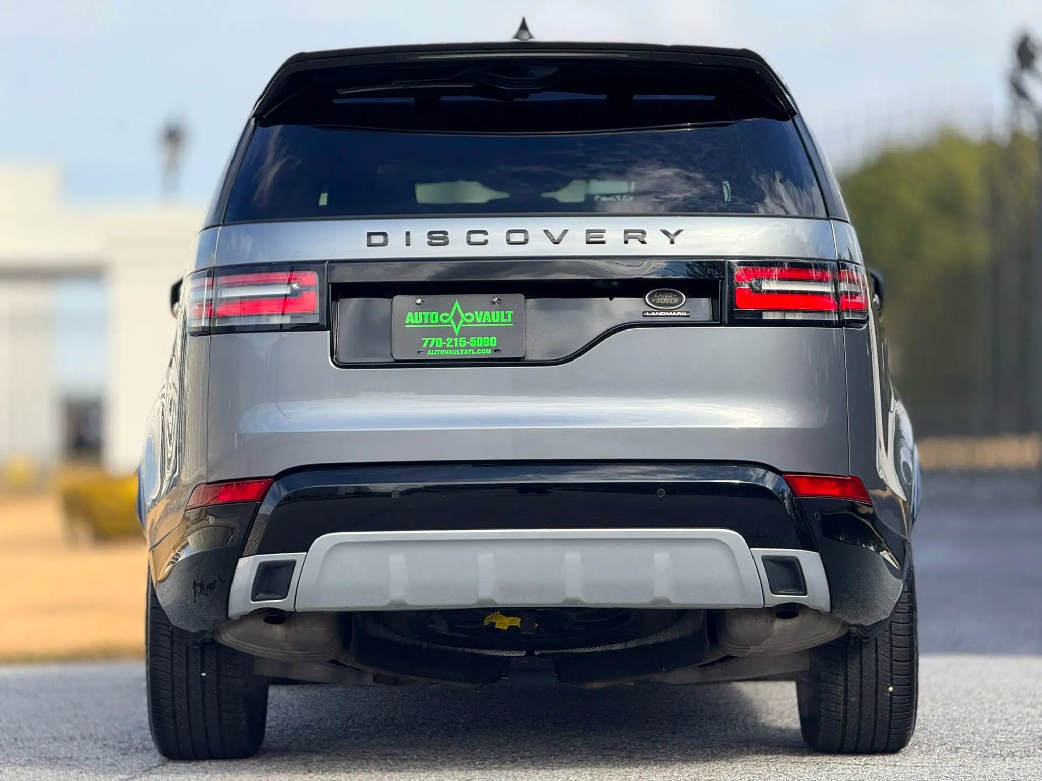 Used 2020 Land Rover Discovery Landmark image 10