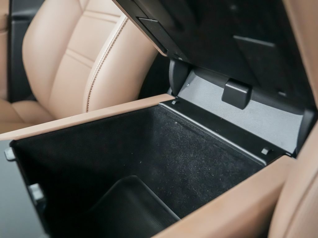 Certified 2024 Porsche Cayenne Coupe AWD/4WD image 34