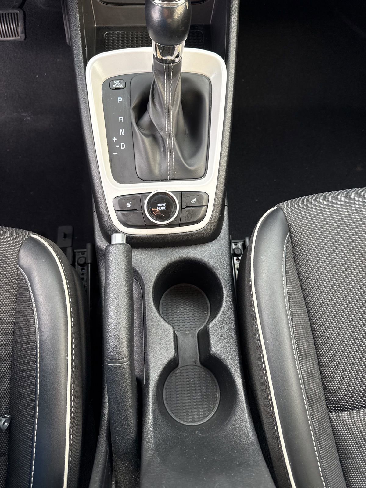 Used 2022 Hyundai Venue Limited w/ Cargo Package image 23