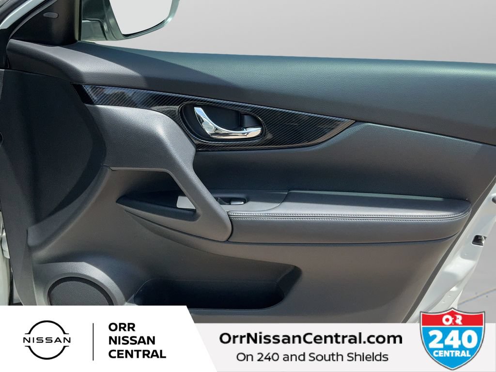 Used 2017 Nissan Rogue SL w/ SL Premium Package AWD/4WD image 10