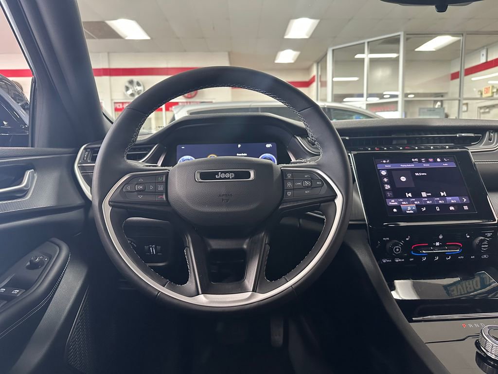 Certified 2023 Jeep Grand Cherokee Altitude AWD/4WD image 15