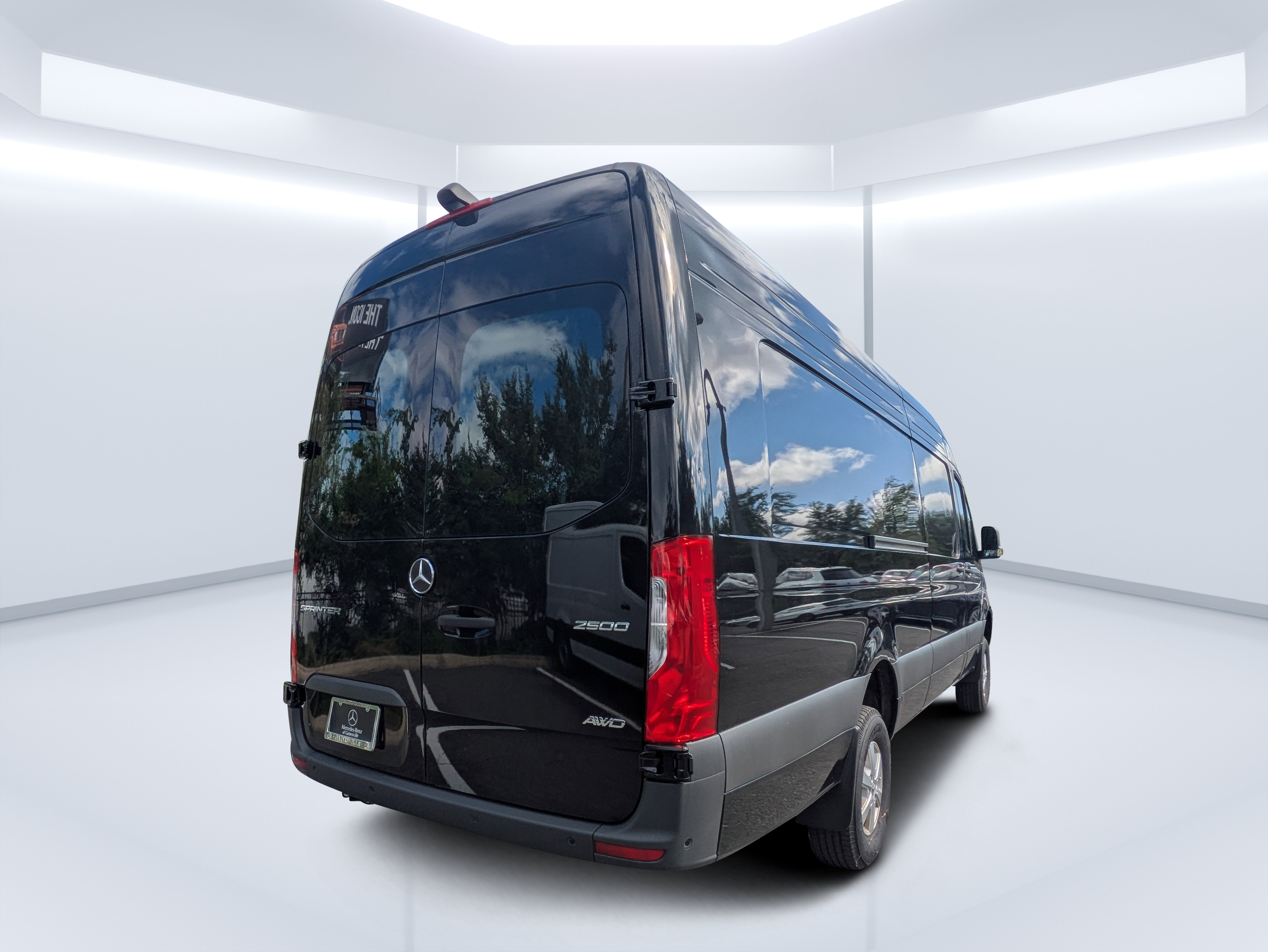 Used 2024 Mercedes-Benz Sprinter 2500 image 3