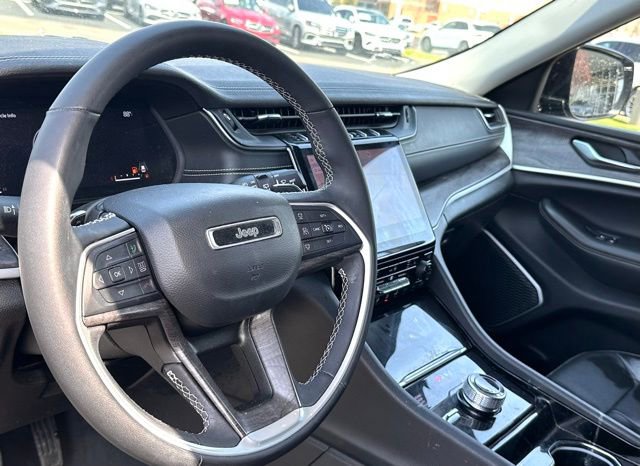 Used 2023 Jeep Grand Cherokee L Limited w/ Black Appearance Package image 10