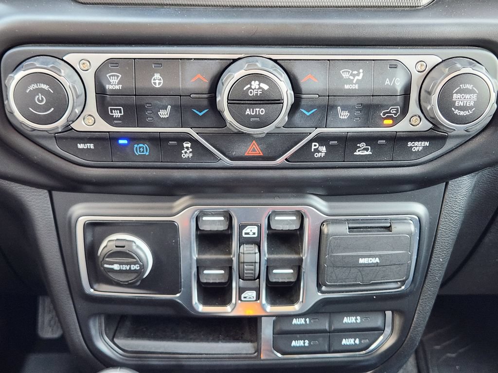 Used 2021 Jeep Wrangler Unlimited Sahara w/ Cold Weather Group AWD/4WD image 20
