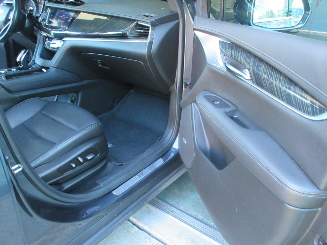 Used 2020 Cadillac XT6 Premium Luxury AWD/4WD image 21