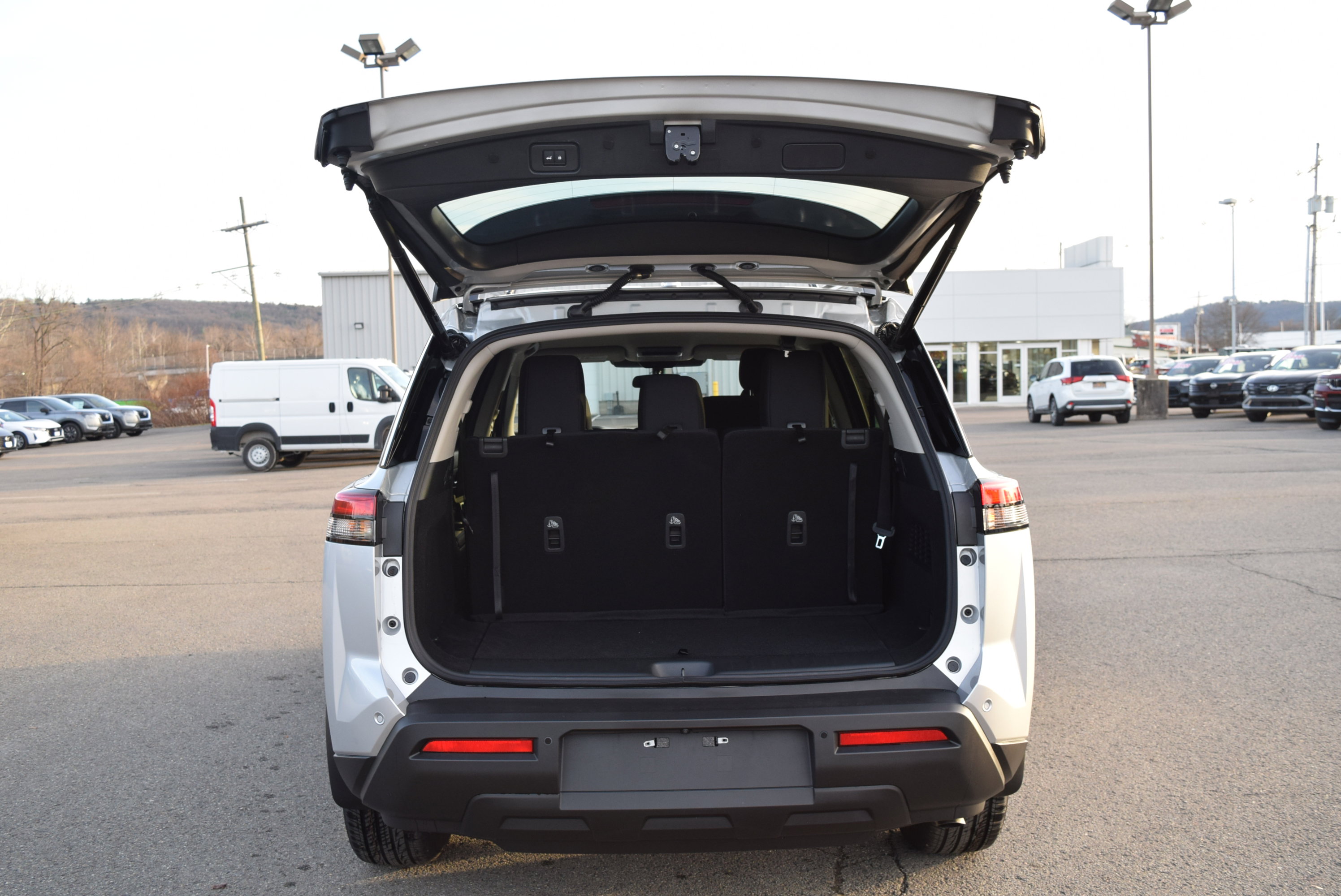 New 2025 Nissan Pathfinder SV image 9