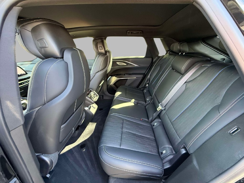 Used 2025 Cadillac Lyriq Luxury w/ LPO, Floor Liner Package AWD/4WD image 19
